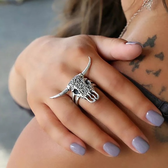 Bohemian Bull Head Skull Silver Ring - Picture 6 of 6